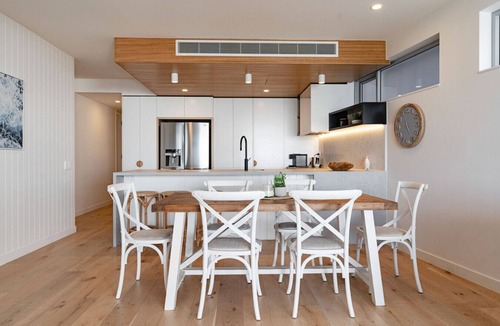 Alexandra Headland Apartment | Beachfront Escape at Beach Life with Ocean Views