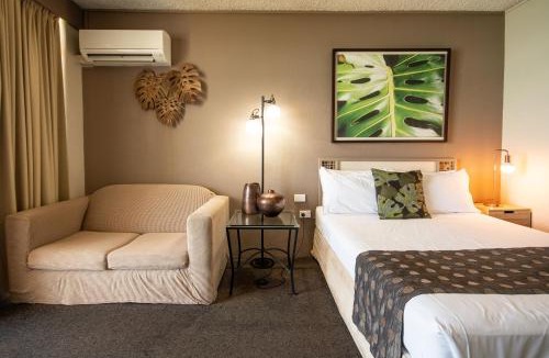 North Ward Apartment | Beachfront Balcony
