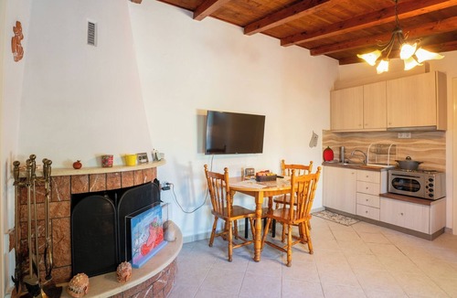 Malakonta House | Beachfront Cottage with Spectacular Evian Gulf Views – 3 Minutes from Eretria