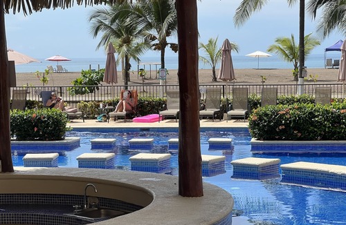Barrio Los Villalobos Condo | Beachfront- Fully renovated 3BDRs- Bahia Encantada- 24h Security.