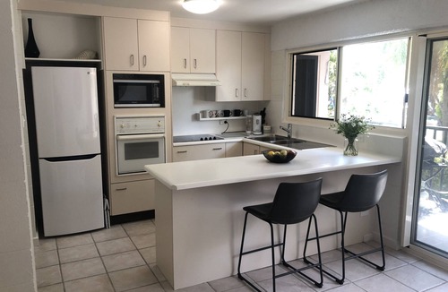 North Ward Apartment | BEACHFRONT on The STRAND