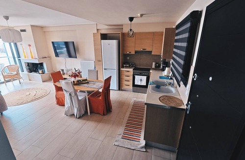 Lefkandi Condo | Beachfront Penthouse with Seaview