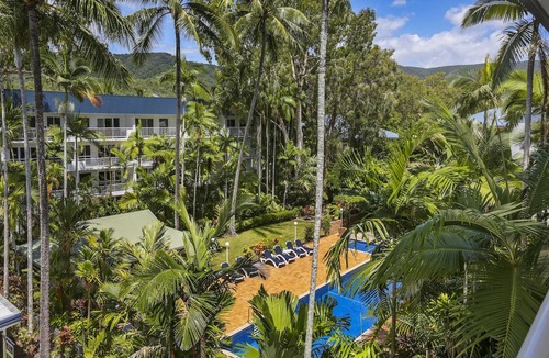 Clifton Beach Apartment | Beachside Apartment With Pool And Garden View!