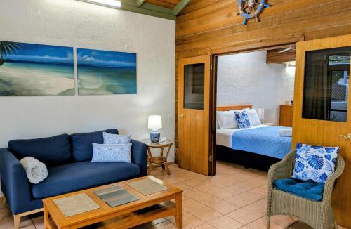 Nelly Bay Apartment | Beachside Cottage - A Private Peaceful Hidden Gem 50m to Beach