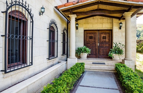 Coco House | Beautiful 4BR home great for a family