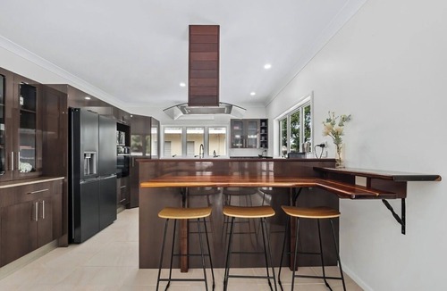 Clifton Beach Apartment | Beautiful Beachfront Holiday Home in Clifton Beach