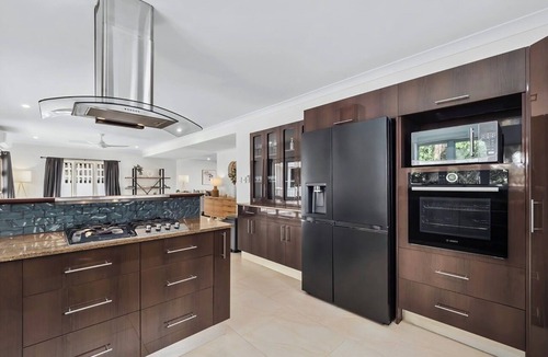 Clifton Beach Apartment | Beautiful Beachfront Holiday Home in Clifton Beach