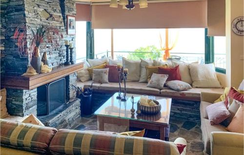 Ipati House | Beautiful Home With Pool