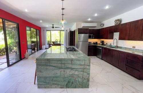 Dominical House | Beautiful Jungle Villa with wildlife, close to restaurants, shopping and beaches