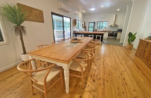 Amity Point House | Beautiful Large Home with Beach Access