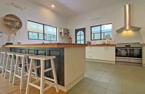Amity Point House | Beautiful Large Home with Beach Access