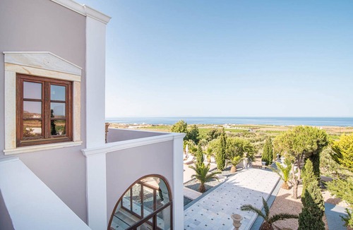 Kamari Villa | Beautiful Santorini | Villa Leon | 4 Bedrooms | Stunning Heated Jacuzzi &.