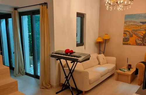 Pallini Villa | Beautiful villa in Gerakas with garden