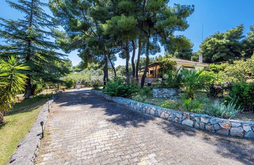 Lokroi House | Beautiful Villa near the beach for family and groups- Mikrovivos Country House