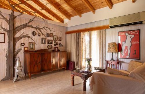 Kineta House | Beetle Villa retro country house
