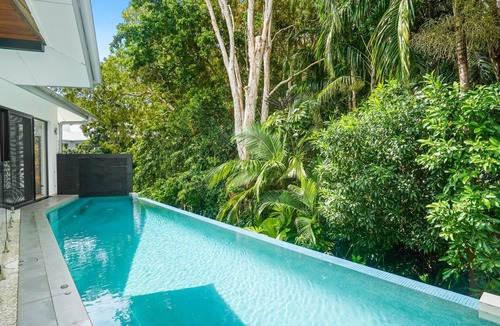 Palm Cove House | Belle Escapes 58 Ocean Dr Palm Cove