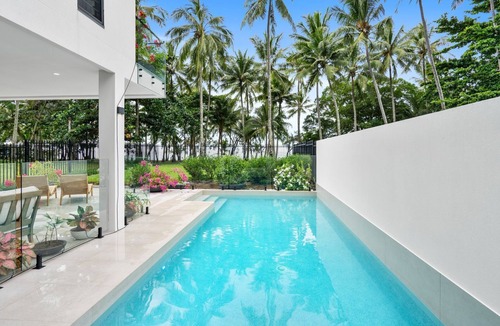Palm Cove House | Belle Escapes Beach Manor
