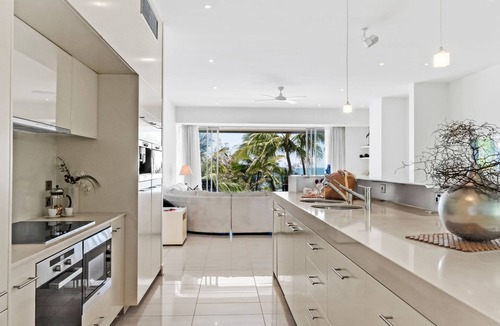 Palm Cove Apartment | Belle Escapes Daydream at Drift Beachfront