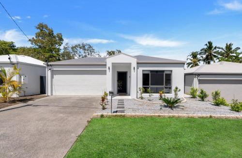 Trinity Beach House | Belle Escapes Sea Bon