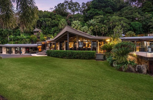 Trinity Beach House | Belle Escapes Trinity Beach Palace Luxury Estate