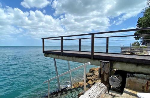 Amity Point Apartment | Belle's on Ballow - Kookaburra Lodge - Absolute Waterfront