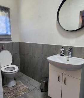 Hekpoort House | Berlouri Guest House Family Suite