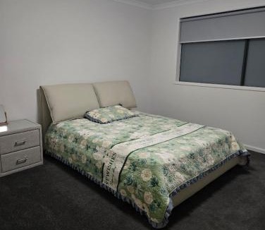 Berwick House | Berwick Modern Private Room- The Centre to Everything Close By