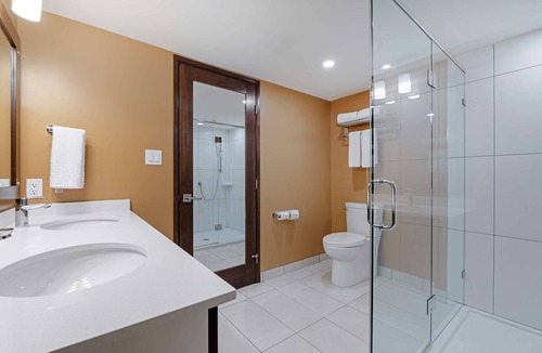Sidney Hotel | Best Western Plus Emerald Isle Hotel