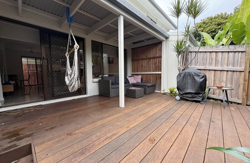 Tewantin House | Betty on Hilton- Just steps from the Noosa river
