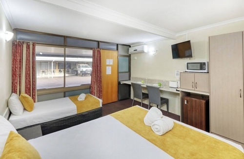 Biloela Hotel | Biloela Centre Motel & Grevillea Steakhouse & Bar