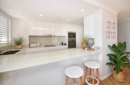 Burleigh Heads Apartment | Bliss On The Beach - Amazing Beach Views!