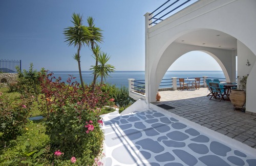 Sipiada Villa | Blue Dream villa: a seaside beauty in Euboea island