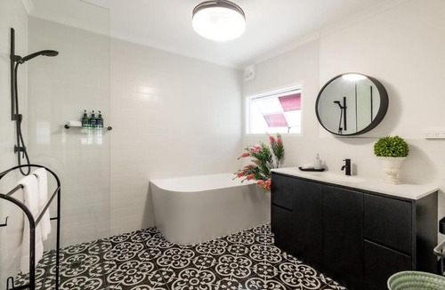 Parramatta Park House | Bluebell Charm Cairns 4BR Home, 3 min to Hospital