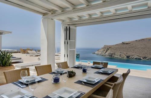 Syros House | Blueros - Grey Suite