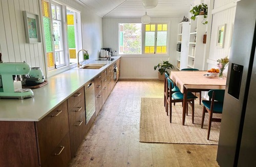 Wynnum House | Book now for this weekend - Queenslander Bay Views, Pool, AC