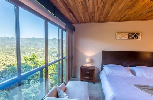 Garabito Cabin | Boutique hotel cabin with private rooftop and amazing views