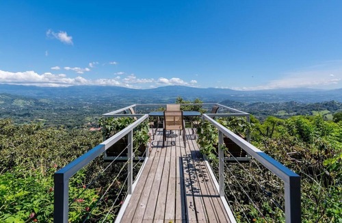 Garabito Cabin | Boutique hotel cabin with private rooftop and amazing views