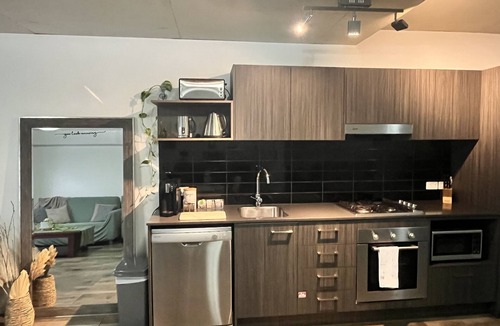 Bowen Hills Apartment | Bowen hills 2bed 1bath Haven with wi-fi