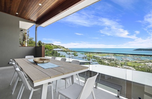Jubilee Pocket House | Breathtaking views and stunning amenities in the heart of Airlie Beach