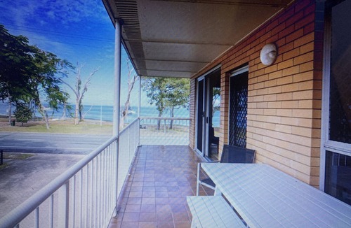 Bongaree Apartment | Bribie Waters Apartment directly opposite the beach