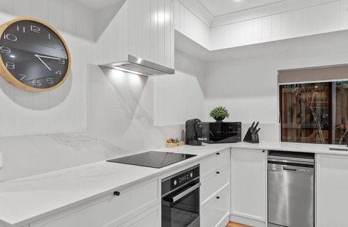 New Farm Apartment | Bright 2-Bed New Farm Apartment with Private Patio