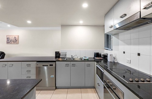 Trinity Beach Apartment | Bright 3-Bedroom Beachside Stay with Pool & BBQ