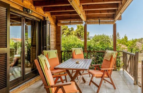 Kato Alepochori Ski Chalet | Bright and cozy cottage near the sea
