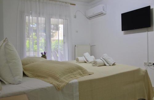 Varkiza Apartment | Bright and Peaceful Apartment near Varkiza beach
