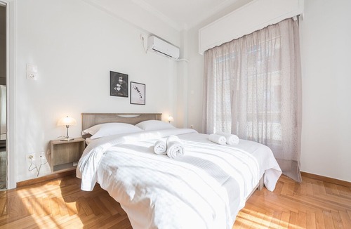 Thissio Apartment | Bright apt in the heart of Athens