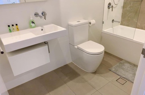 Surfers Paradise Apartment | Brilliant Home to SurferParadise@RiverView+Parking