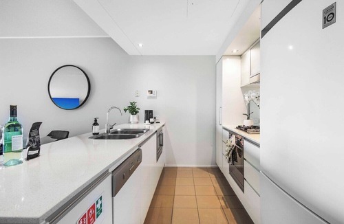 Brisbane Central Business District Apartment | Brisbane City Luxe 3BR, Views, Pool, Car Park
