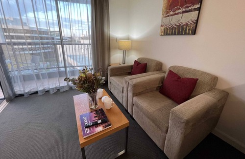 Milton Apartment | Brisbane Top Floor /River Views Near Suncorp Stadium