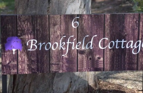 Brookfield House | Brookfield Cottage in beautiful jacaranda gardens with solar and air con.