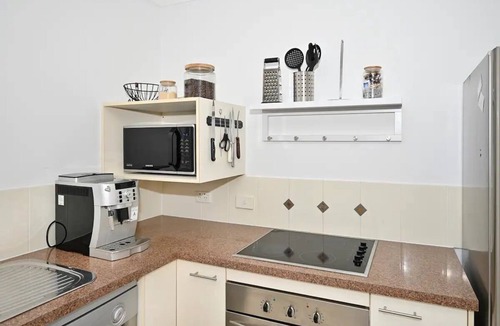 Buddina House | Bungalow on the Beach 4 B/R, 8 Guests, Aircon ZG2